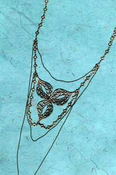 Collier plastron Bazaroïde